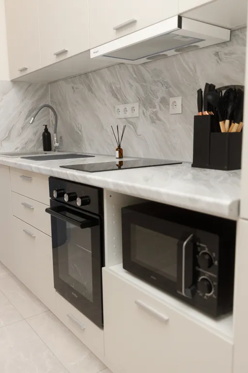 Стильная квартира в новостройке с видом на парк и море