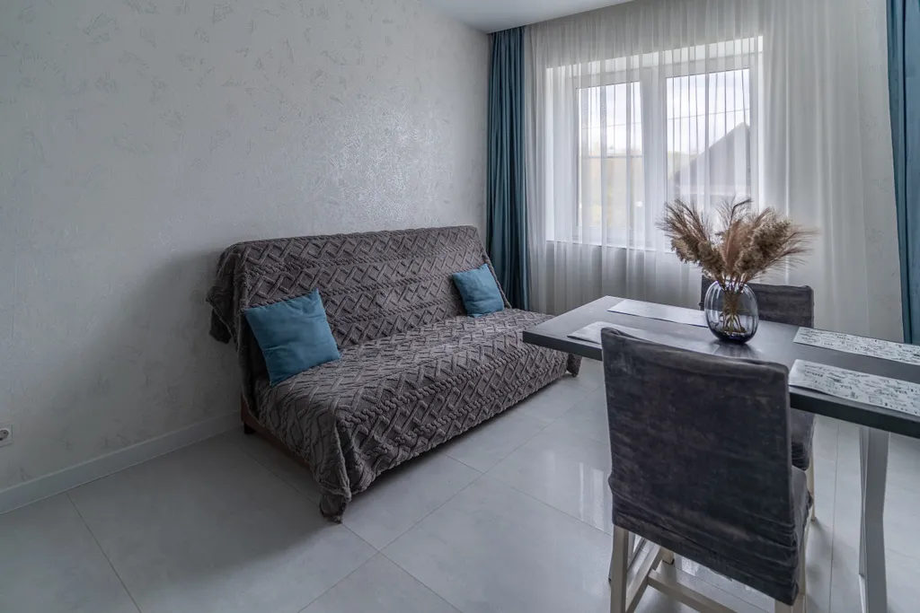 1-к квартира в новом доме с качелью