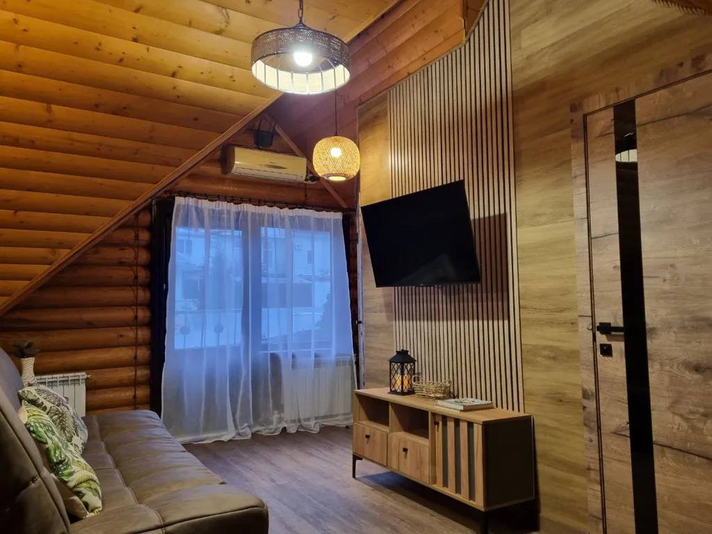 Коттедж с термальным бассейном и баней Green House