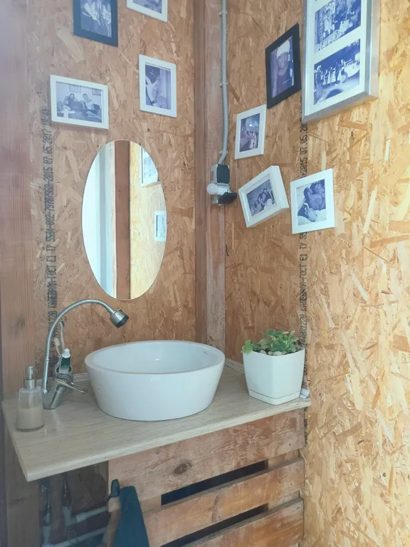 Палатка в морском контейнере