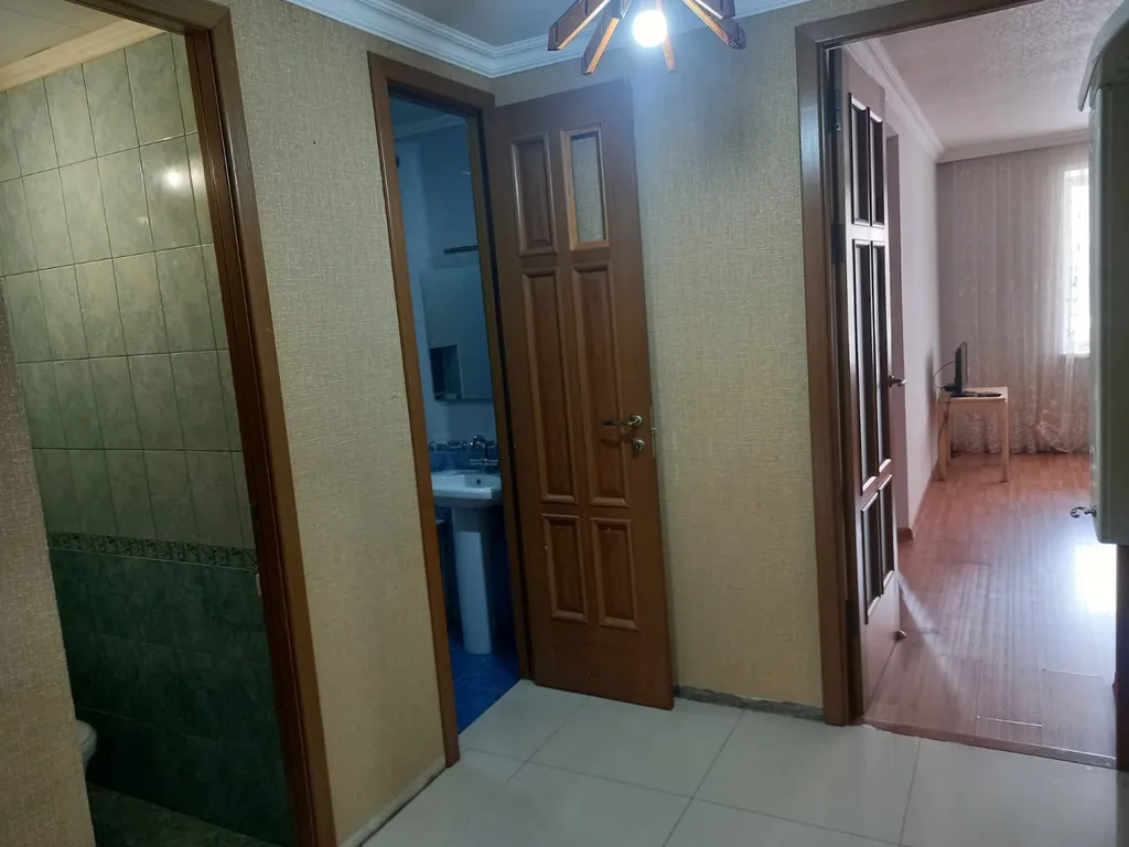 Чистая квартира в тихом районе, рядом с рынком Викалина