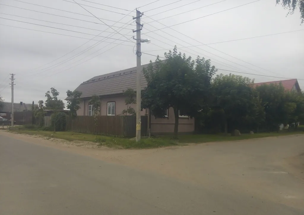 Уютный дом в черте города Осташков на берегу озера Селигер