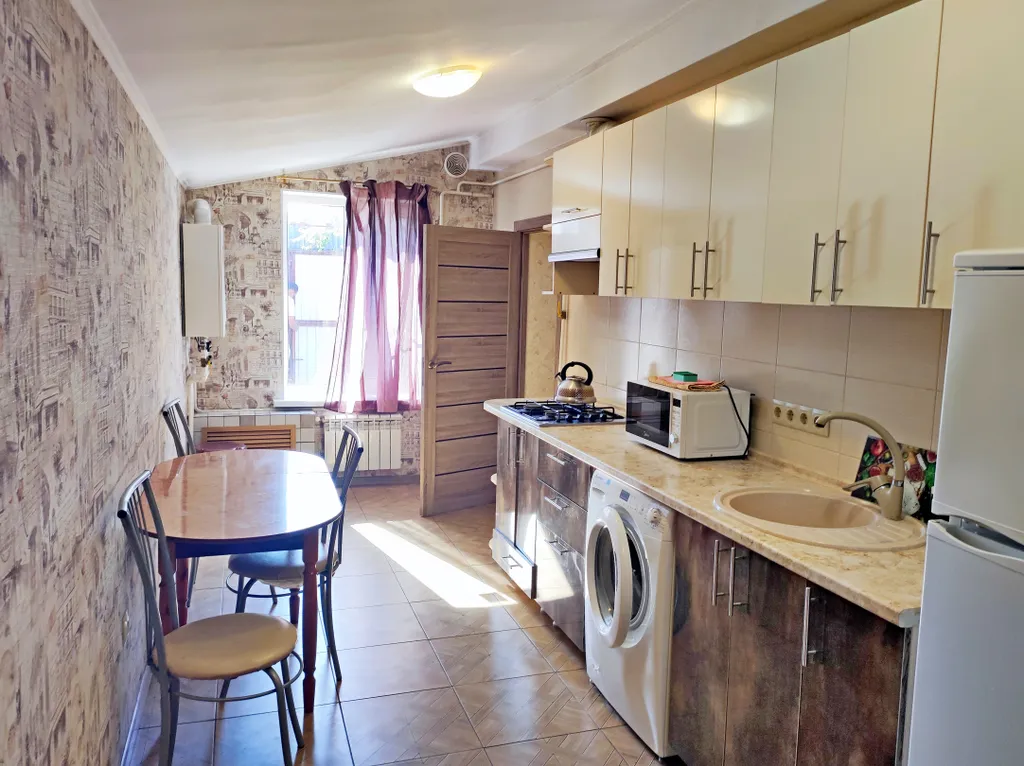 Бюджетный дом для вашего комфортного отдыха со двором