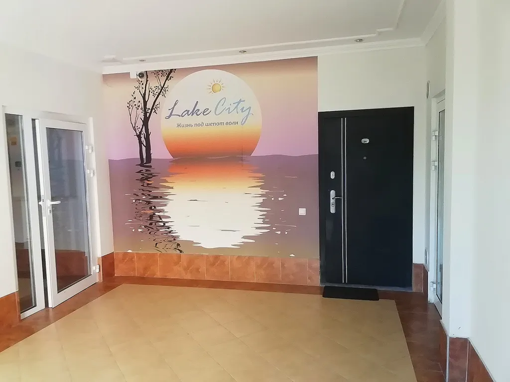 Квартира у моря, с видом на озеро и сосновый бор