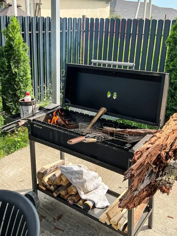 Новый коттедж в хорошей локации Адлера с бассейном, 4 спальнями с с/у