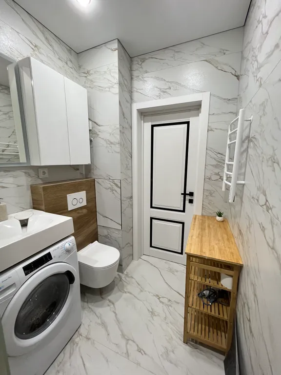 У ресторана! 14-й этаж и с видом на город.