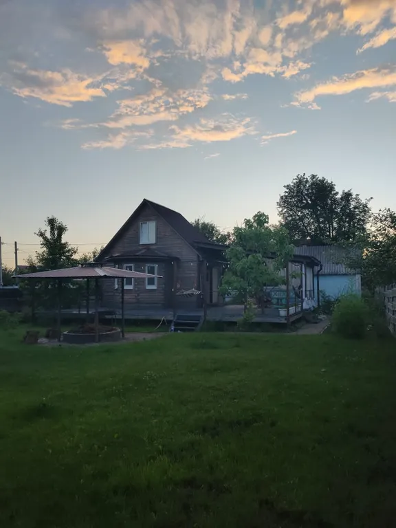 Уютная дача "Дом на дереве" в черте города