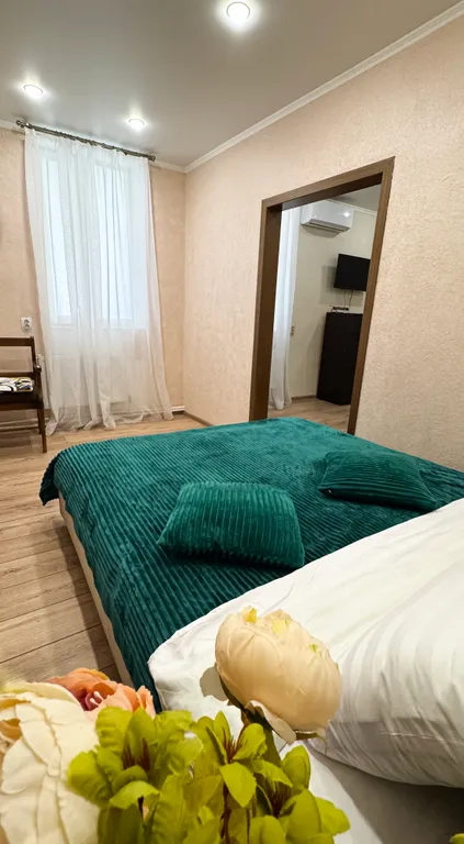 Дом в парке цветник, на курортном бульваре с парковкой и мангалом