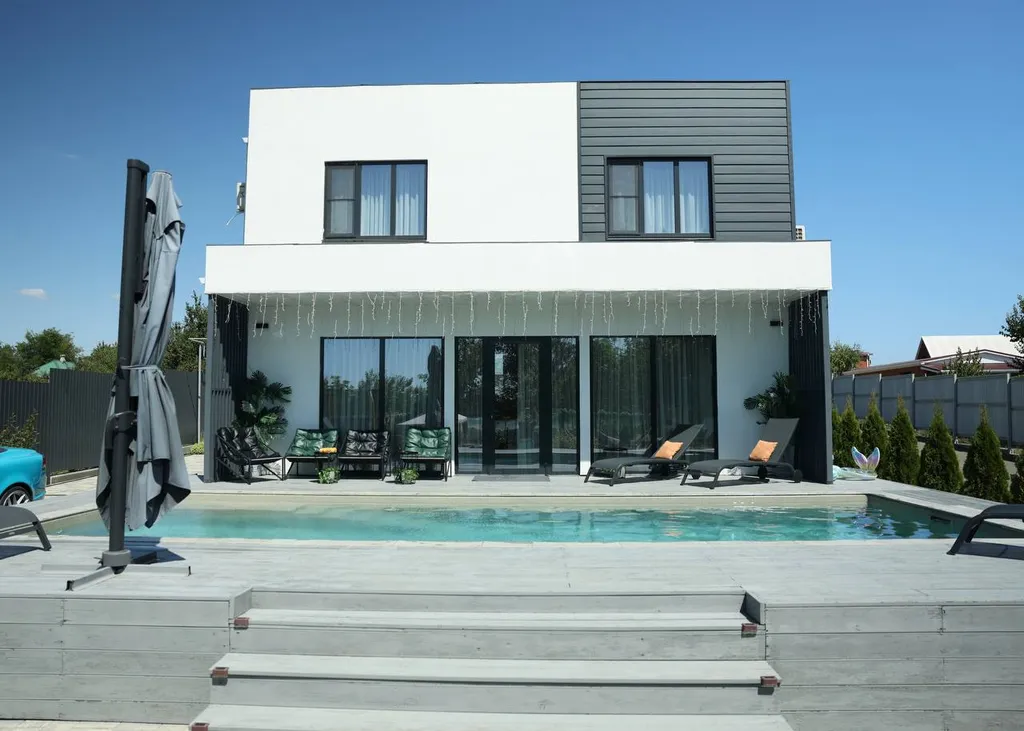 Дом на берегу реки