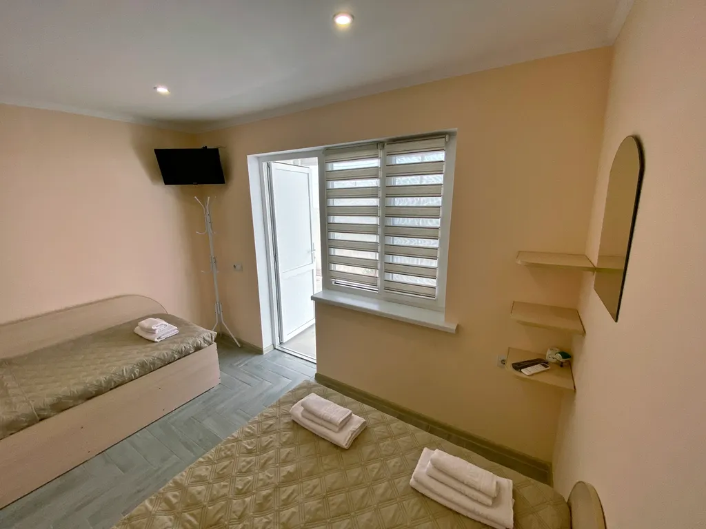 Коттедж Небольшой дом с двумя изолированными спальнями — Геленджик