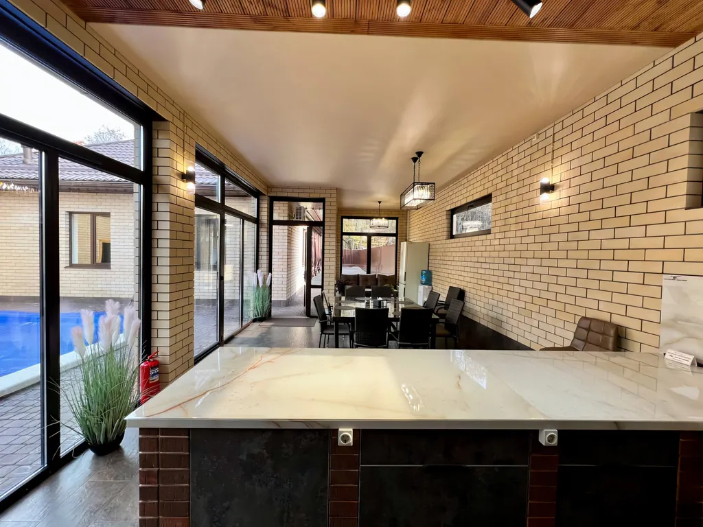 Дом в лесу с теплым бассейном и баней