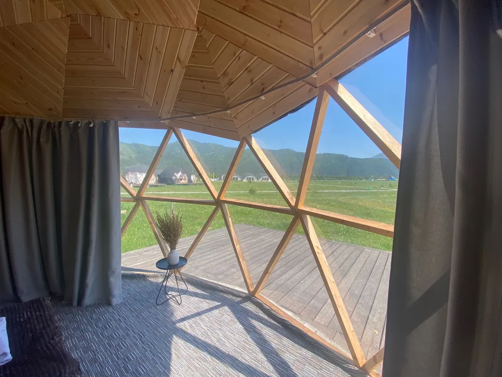 Семейный отдых в долине гор Алтая