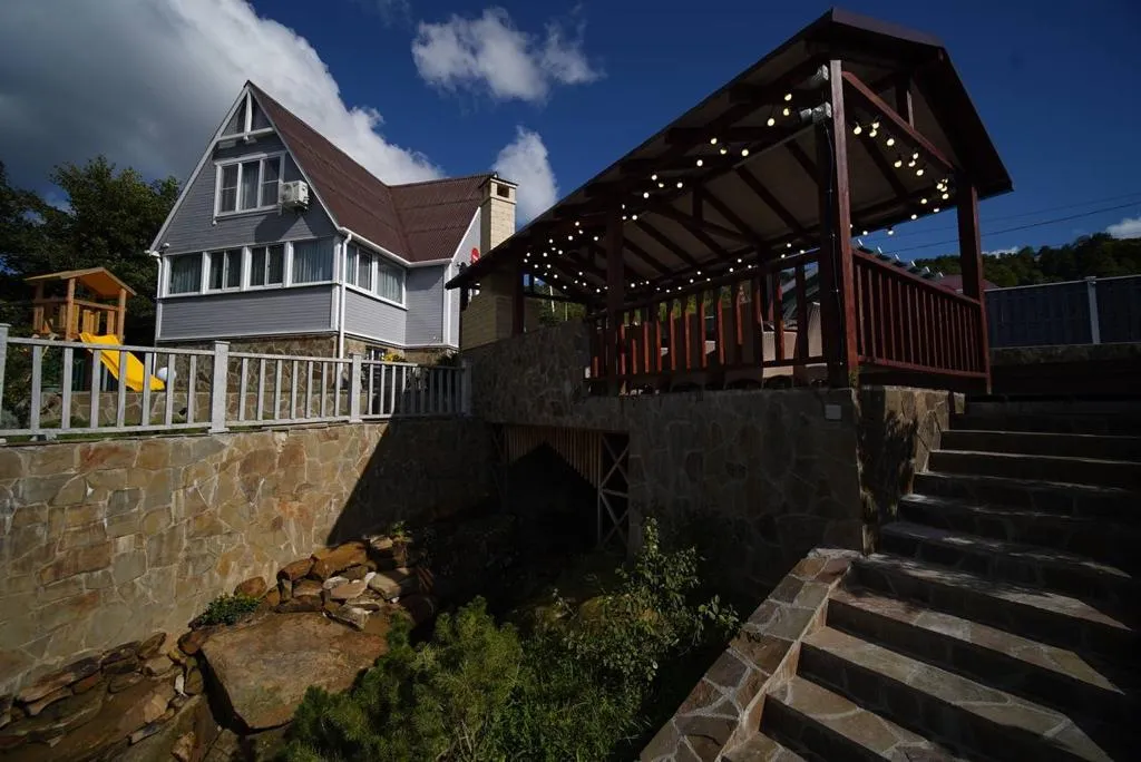 Усадьба с теплым бассейном