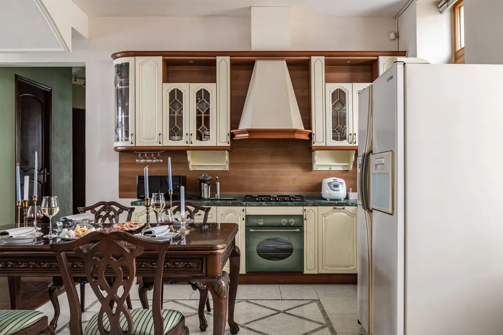 Квартира 4-комнатная квартира в центре с собственной парковкой — Москва