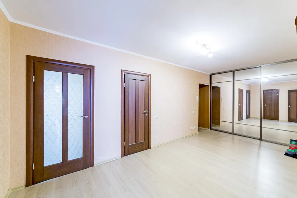 3-комнатная квартира, 15 минут до центра на автомобиле, с парковкой у дома