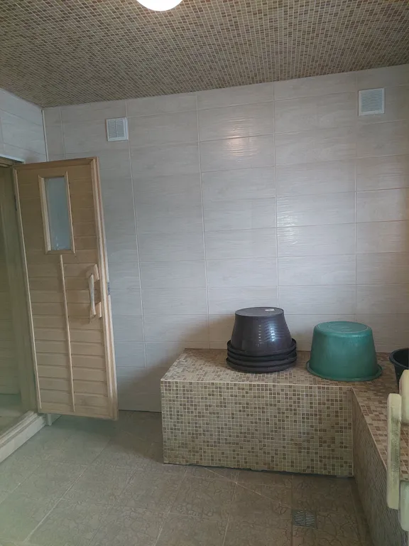 Уютный дом на берегу реки