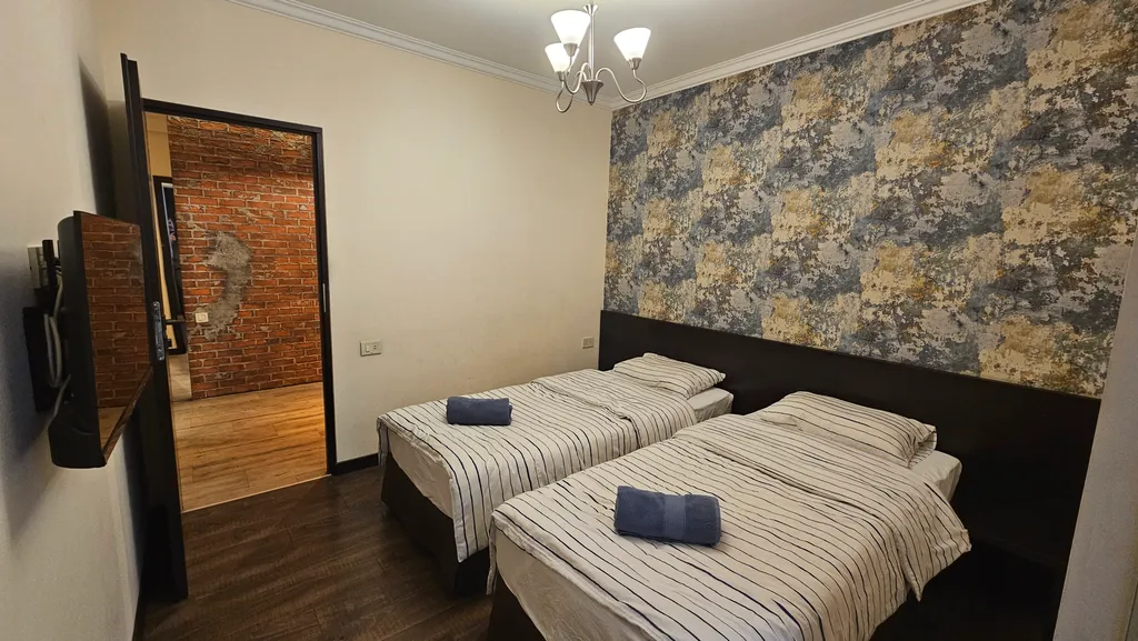 Просторная, светлая квартира с двумя спальнями, малый центр