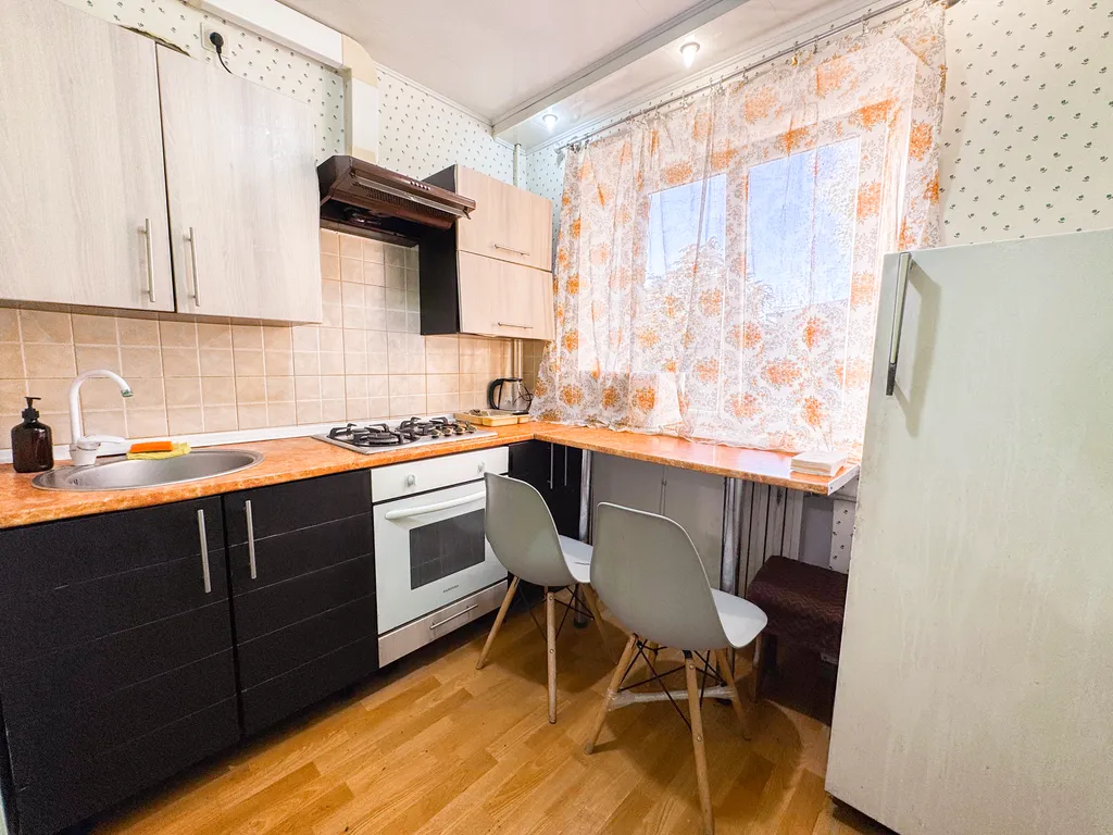 Квартира Квартира Трешка с четырьмя раздельными местами — Луганск