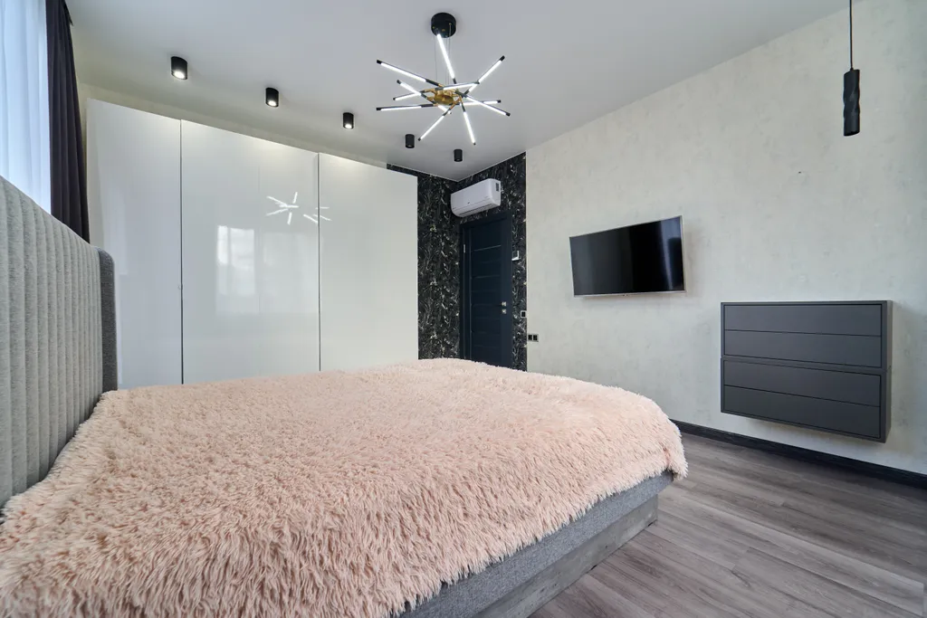 Современный, новый дом