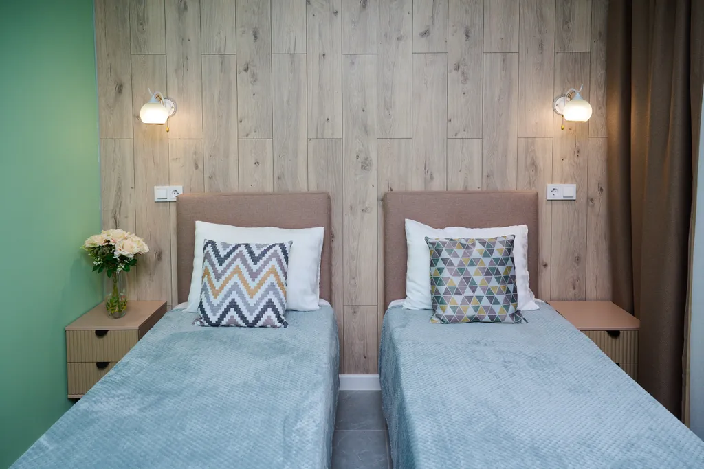 Студия у центрального здания ЮВЖД