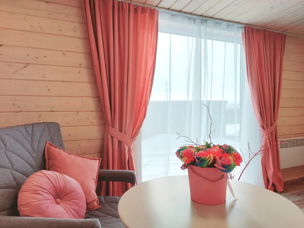 Дом с розовым чаном