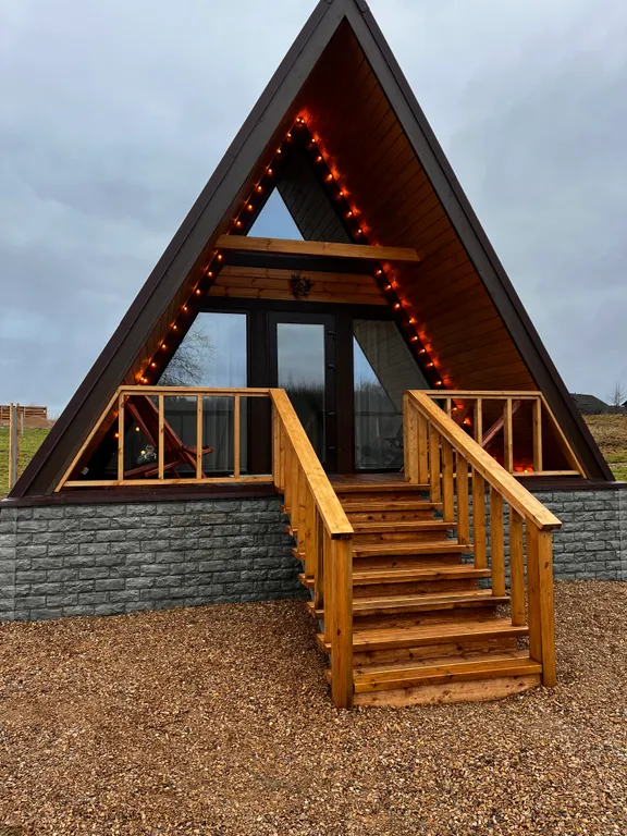 Домик в стиле А-фрейм на озере Волго