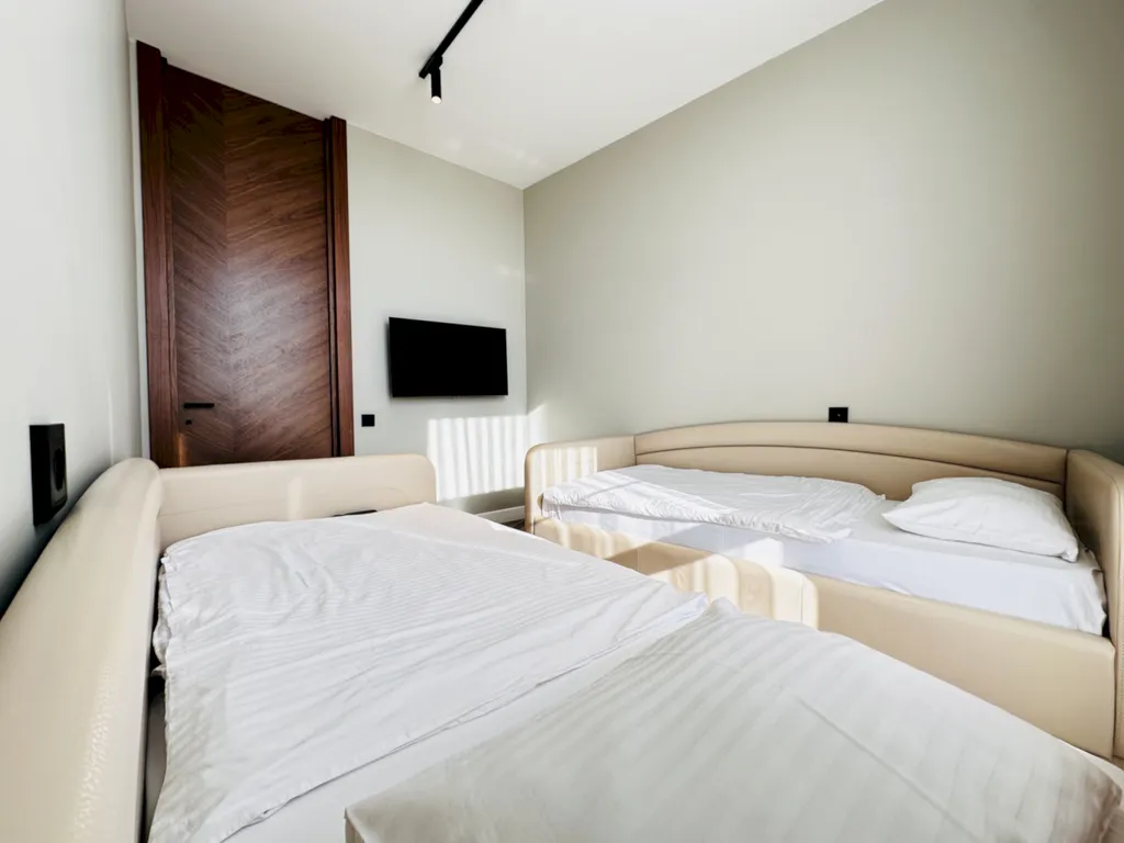 Премиальный 3-комнатный апартамент, пляж и набережная в 5 минутах