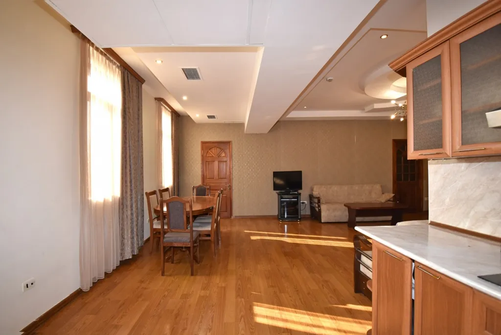 Трехкомнатная квартира в центре