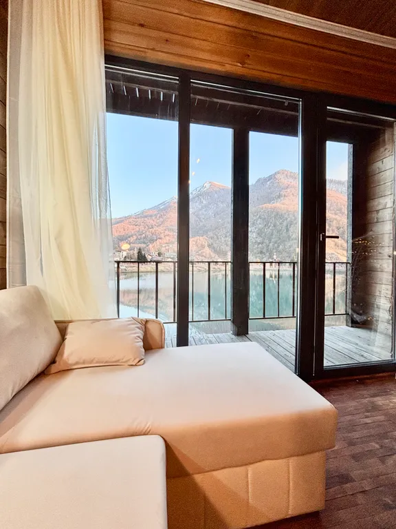 Апартаменты у озера с панорамой гор