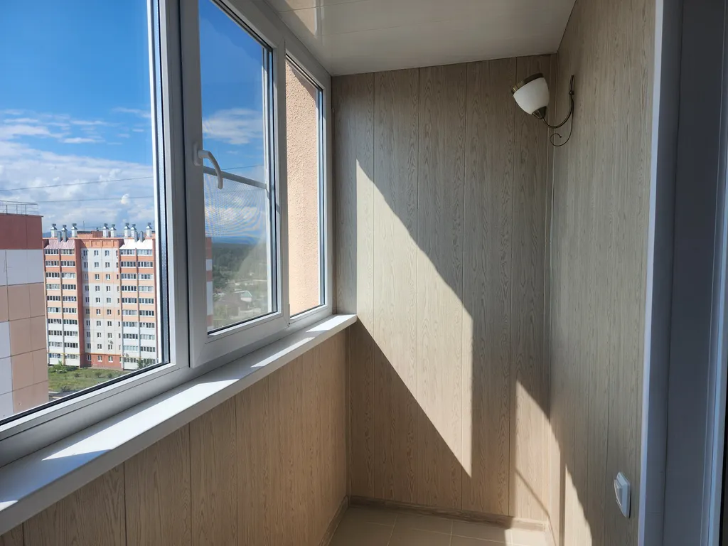 Уютная однокомнатная квартира с видом на озеро рядом с вокзалом