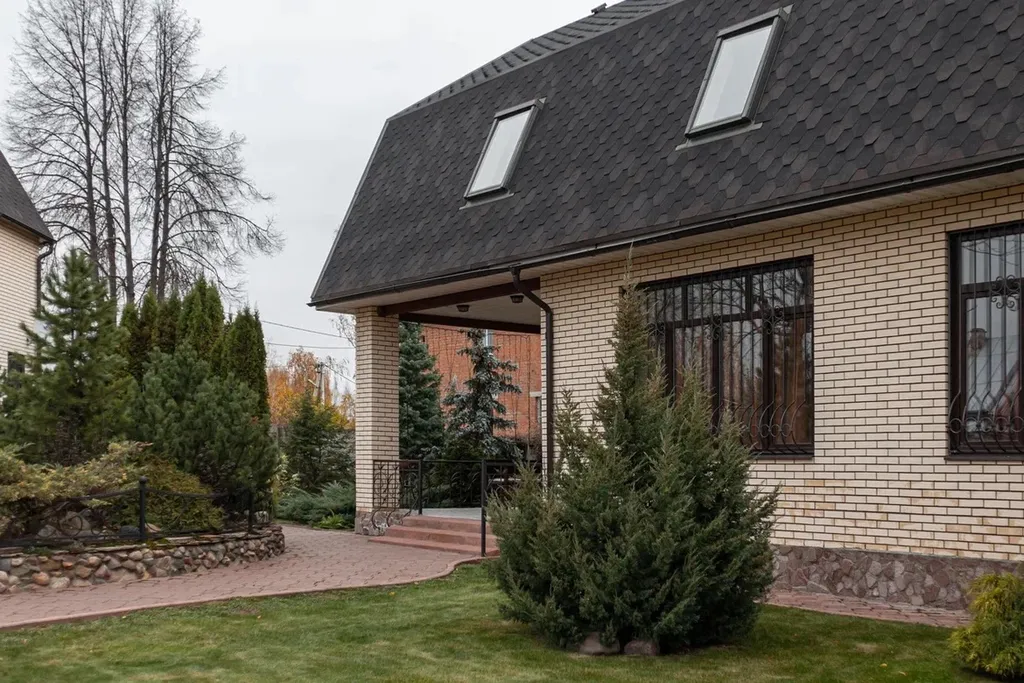 Дом с сауной и бассейном