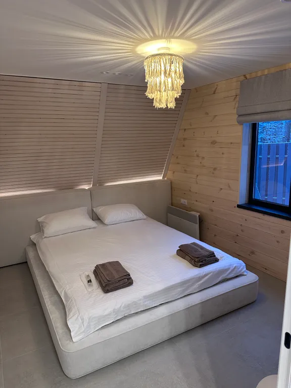 Уютный дом у подножья горы Белая