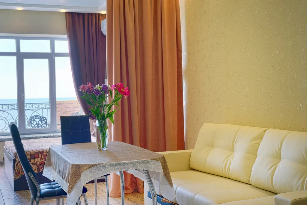 Апартаменты в 20 метрах от моря Наш Парус