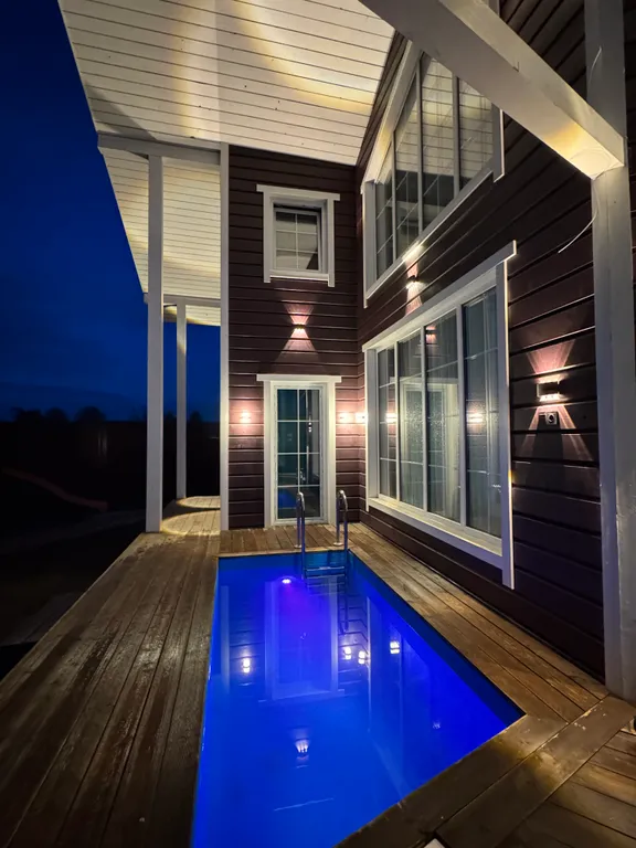 Новый коттедж с сауной и бассейном