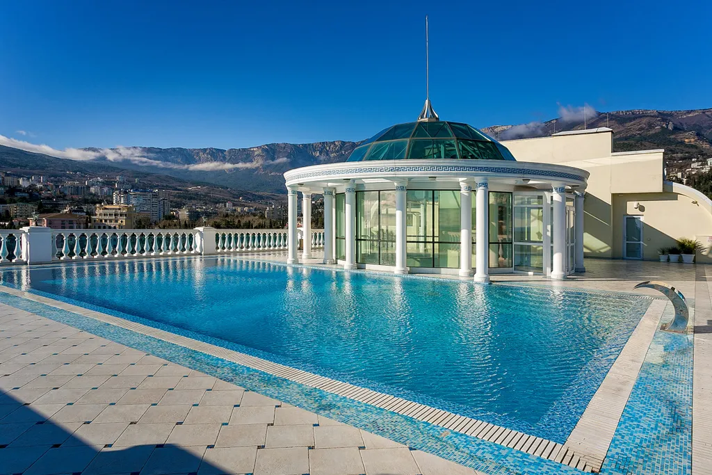 Дизайнерские апартаменты на набережной с бассейном на крыше