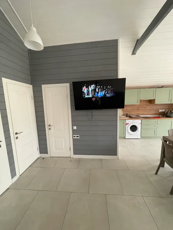 Домик возле моря