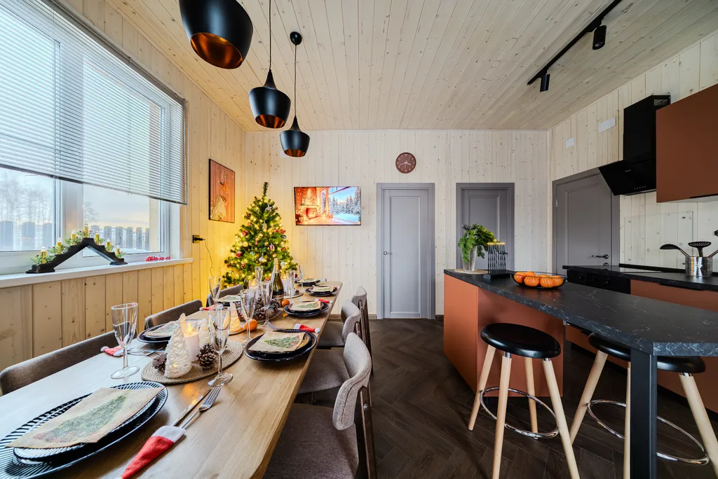 Новый дом с большим столом, кинотеатром, баней