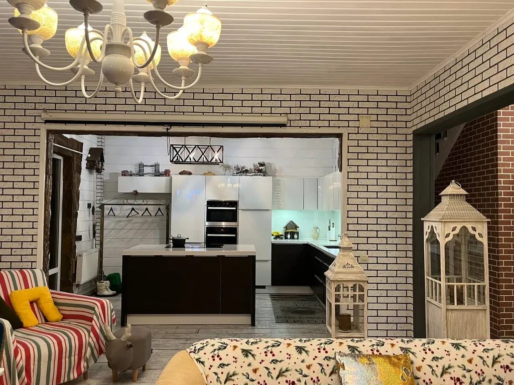 Уютный дом в сказочном лесу