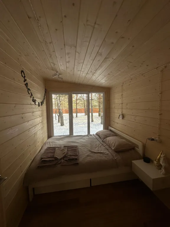 Домик в сосновом лесу с банным чаном