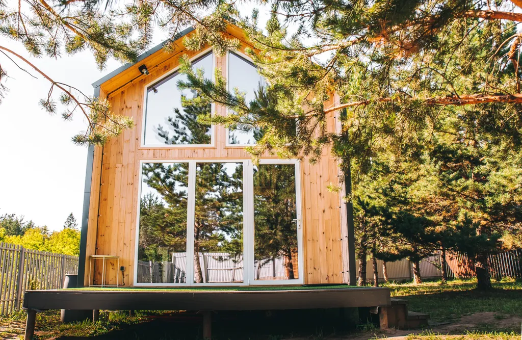 Домик в сосновом бору с баней, бассейном (летом) и беседкой