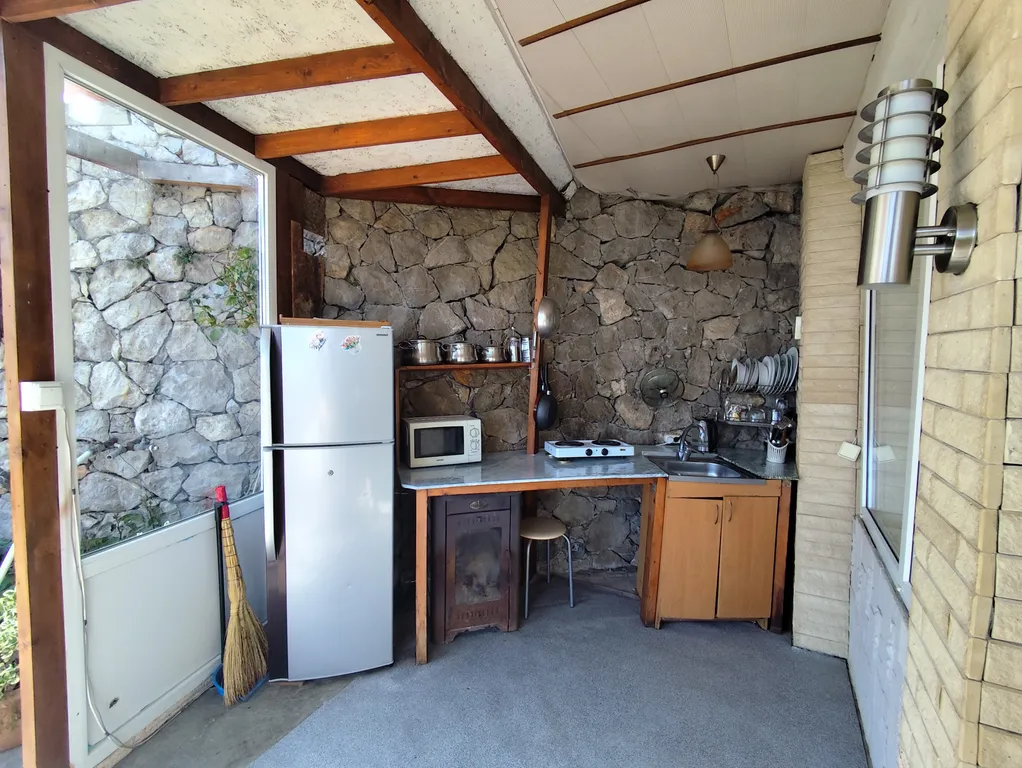 Уютный двухкомнатный домик в райском саду с видом на море