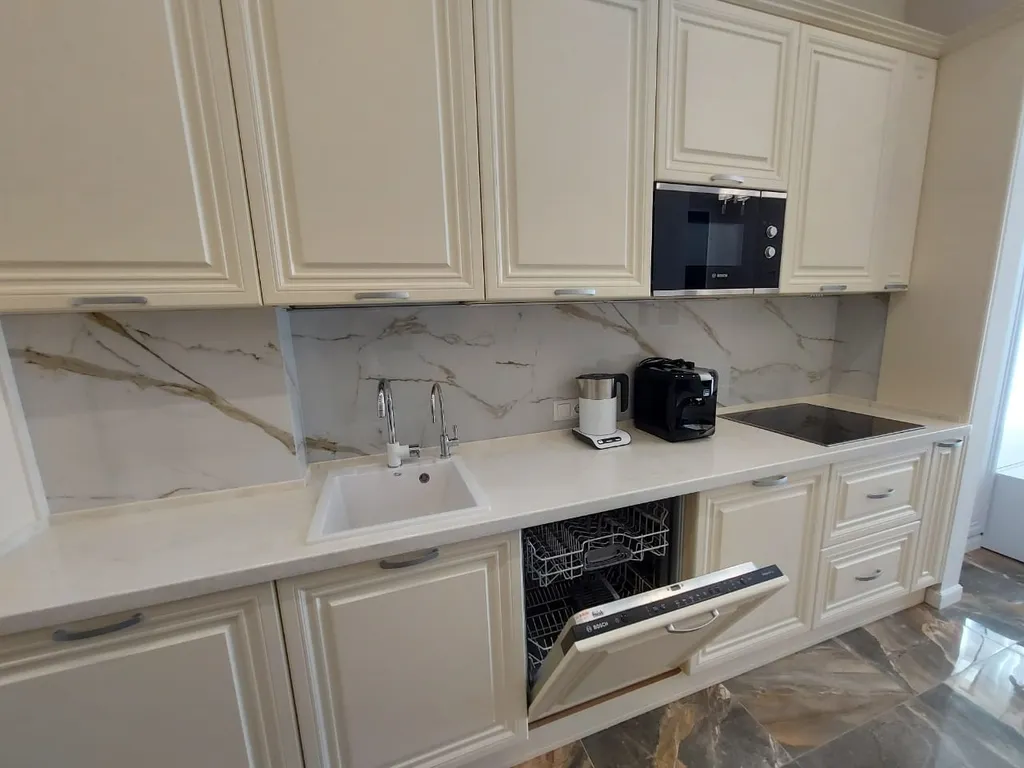 Апартамент в престижном доме на первой береговой линии