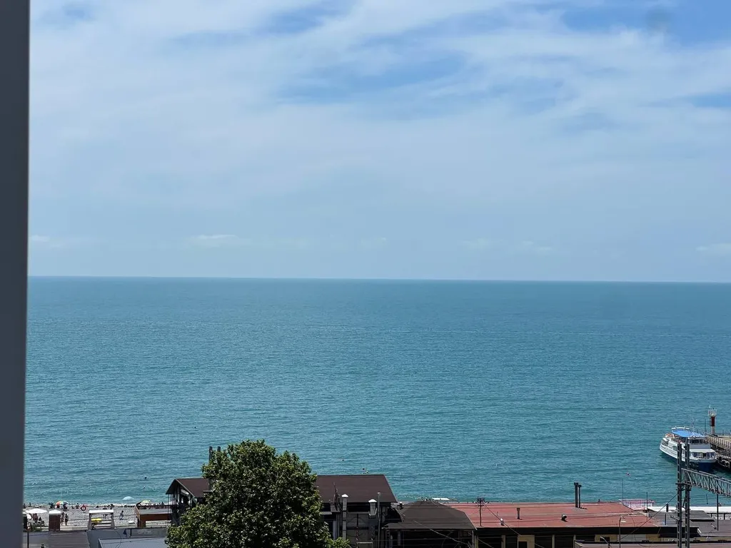 Студия с панорамными окнами и шикарным видом на море