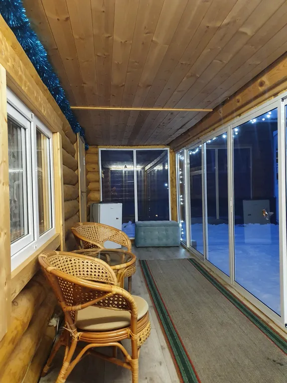 Уютный домик с верандой и камином