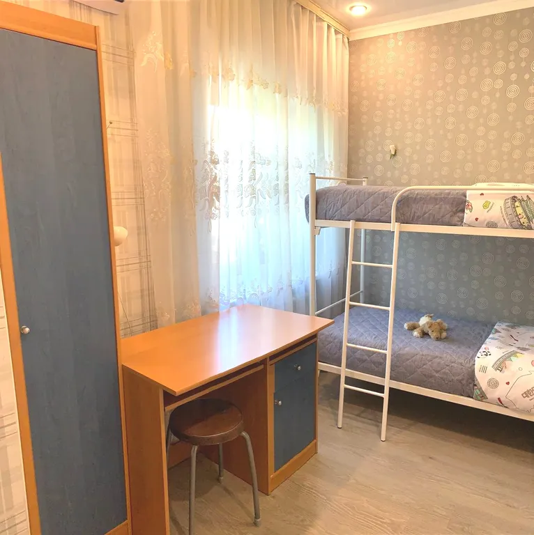 Семейный 3-х комнатный номер в тихом районе