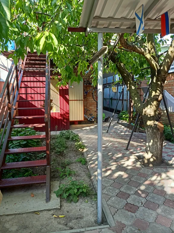 Коттедж Коттедж Уютный номер-студия со всеми удобствами на втором этаже с террасой — Ейск