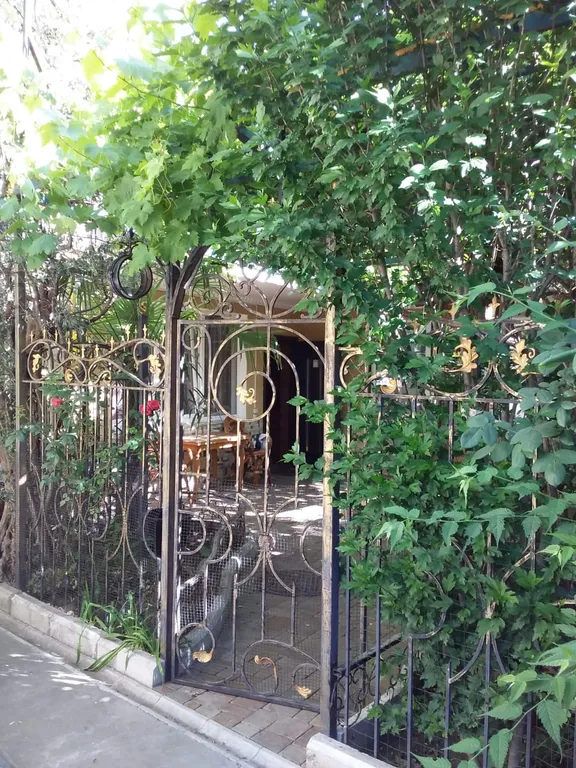 Коттедж Дом для семьи в тихом районе — Ялта