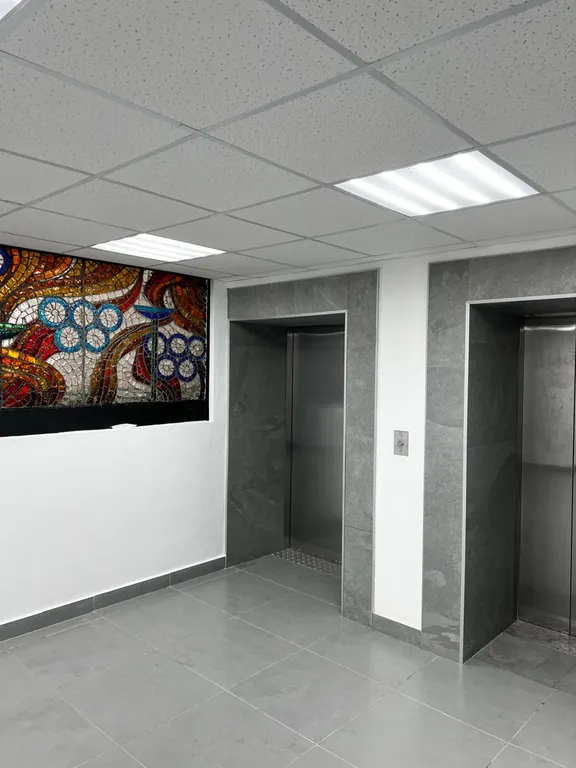 Современные апартаменты с живописным видом на канал и парк