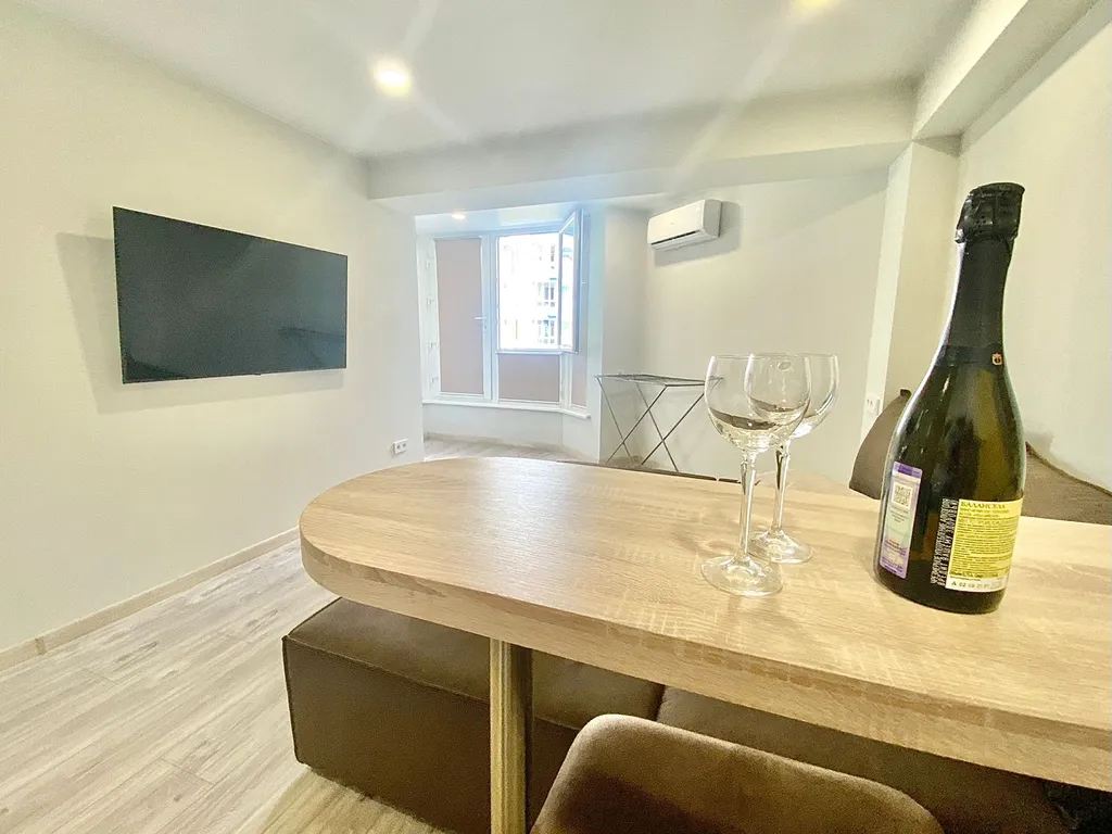 Апартаменты с бассейном у моря