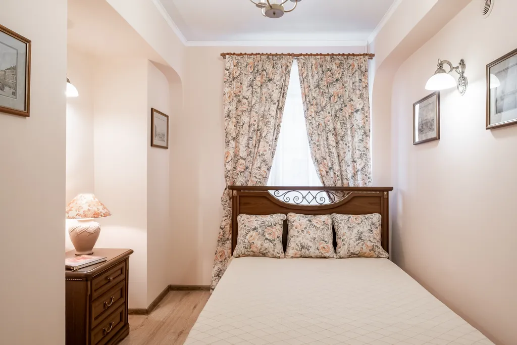 Апартаменты Кареты и Лошади с тремя спальнями рядом с Эрмитажем